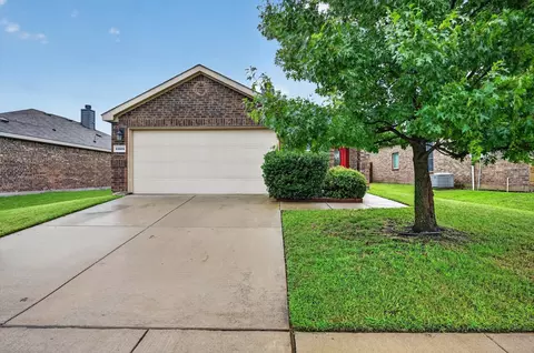 1325 Cheyenne Dr, Aubrey, TX 76227