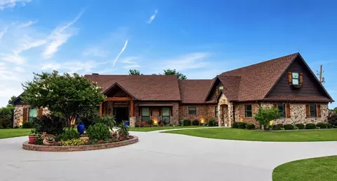 11399 Aerobic Ln, Greenville, TX 75402