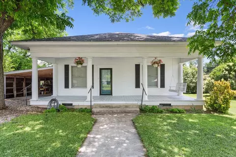 102 S Hogan St, Holland, TX 76534