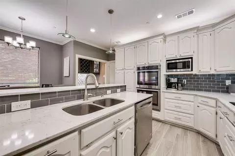17060 Upper Bay Rd, Addison, TX 75001