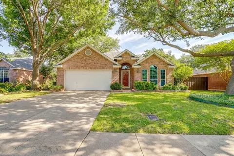 108 Hollywood Blvd, Euless, TX 76040