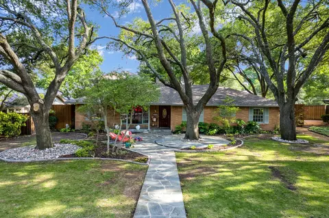 911 Saint Lukes Dr, Richardson, TX 75080