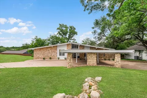 1905 Dakar Rd E, Fort Worth, TX 76116