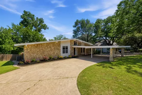 1905 Dakar Rd E, Fort Worth, TX 76116