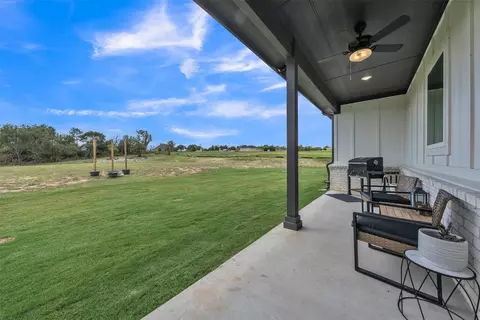 Exterior - 2004 Willy Dilly Rd, Springtown, TX 76082 photo 6 of 7