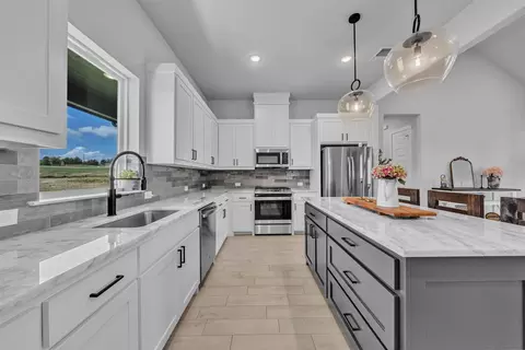 Kitchen - 2004 Willy Dilly Rd, Springtown, TX 76082 photo 3 of 5