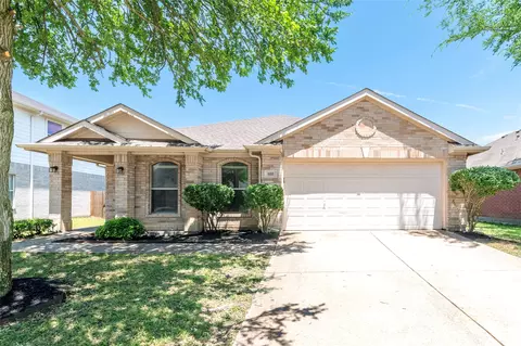 1113 Mockingbird Dr, Aubrey, TX 76227