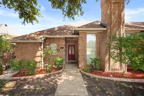 2621 Cummings Dr, Bedford, TX 76021
