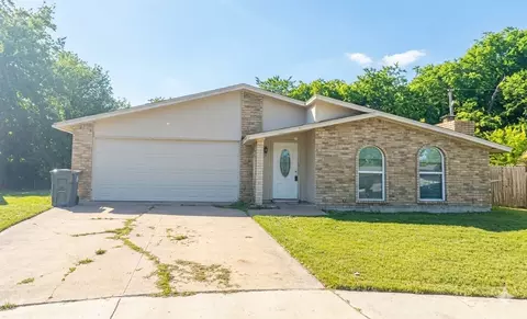 3401 Shea Ct, Arlington, TX 76014