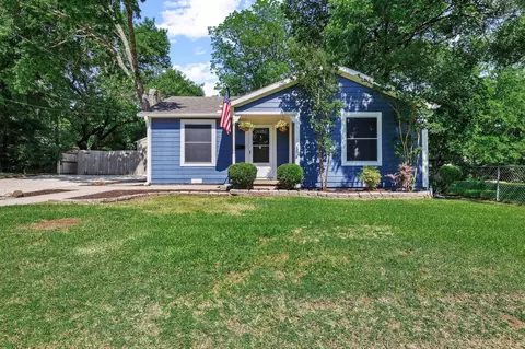 1208 Mill St, Gainesville, TX 76240