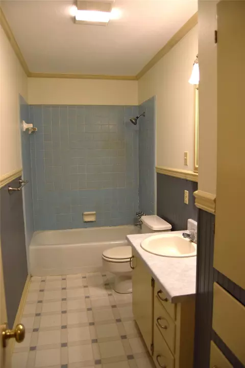 Bath - 902 Hinton St, Minden, LA 71055 photo 1 of 5