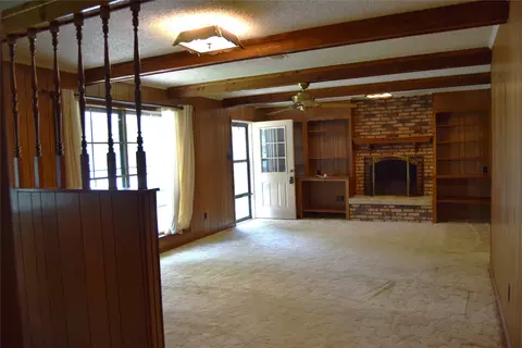Living - 902 Hinton St, Minden, LA 71055 photo 2 of 4