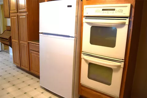 Kitchen - 902 Hinton St, Minden, LA 71055 photo 3 of 5