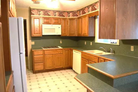 Kitchen - 902 Hinton St, Minden, LA 71055 photo 2 of 5