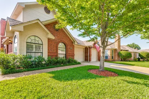 1212 Boardwalk St, Arlington, TX 76011
