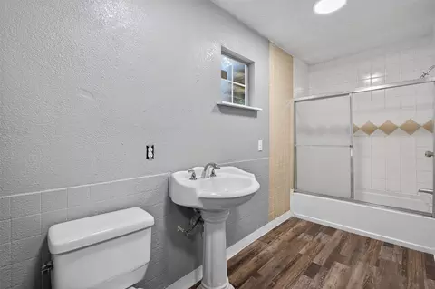 Bath - 604 Graham St, Cleburne, TX 76033 photo 2 of 5
