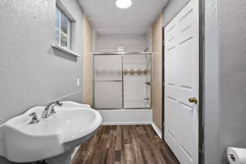 Bath - 604 Graham St, Cleburne, TX 76033 photo 1 of 5