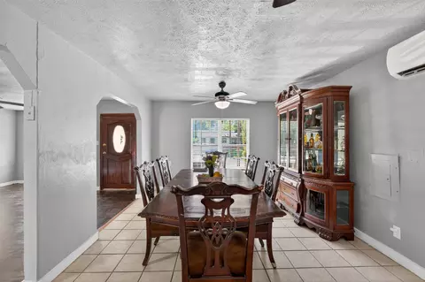 Dining - 604 Graham St, Cleburne, TX 76033 photo 2 of 4