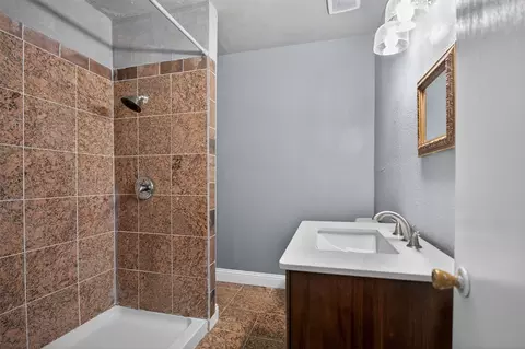 Bath - 604 Graham St, Cleburne, TX 76033 photo 4 of 5