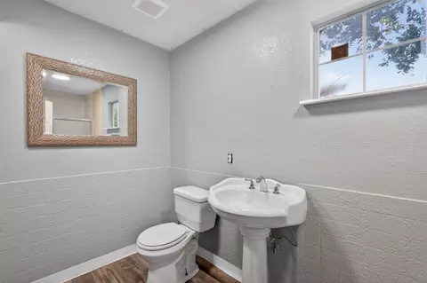 Bath - 604 Graham St, Cleburne, TX 76033 photo 3 of 5