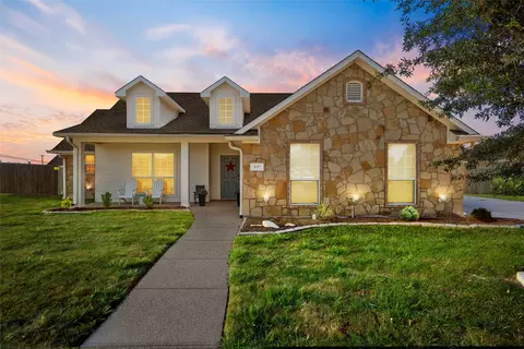 107 Oak Meadow Trl, Mcgregor, TX 76657
