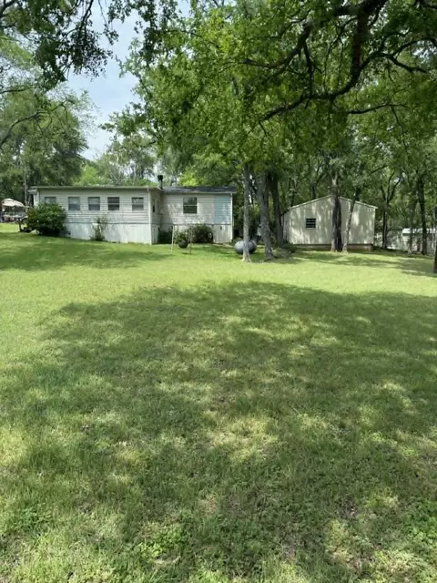 220 Hollyglen St, Gun Barrel City, TX 75156