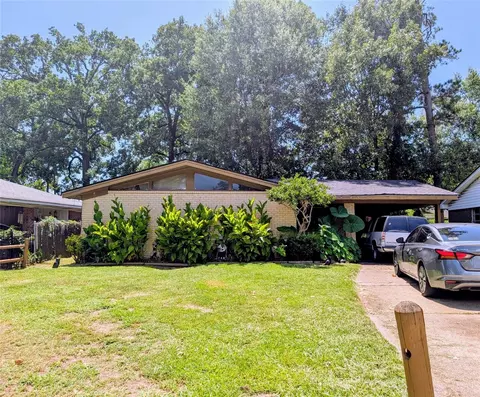 810 Pine Tree Dr, Shreveport, LA 71106