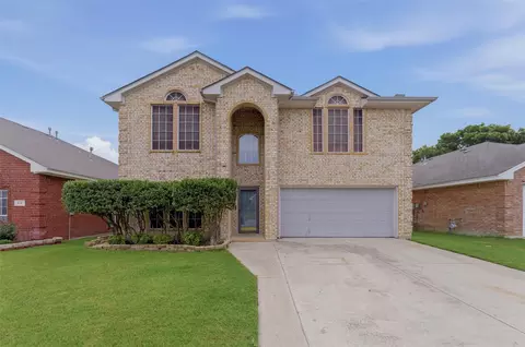 913 Remington Dr, Saginaw, TX 76131