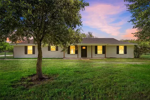 154 Longhorn Pkwy, Axtell, TX 76624