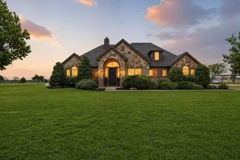 542 Pierce Rd, Red Oak, TX 75154