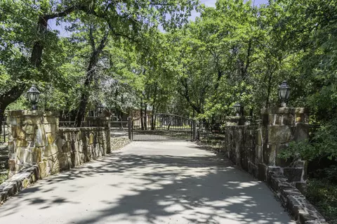 6373 Hidden Oaks Dr, Quinlan, TX 75474