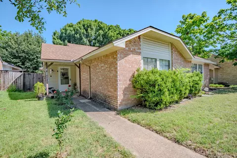 7105 Pineberry Rd, Dallas, TX 75249