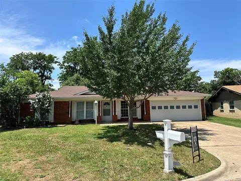 2108 Lejuan Ct, Arlington, TX 76010