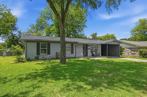 109 N Hickory Ave, Denison, TX 75020