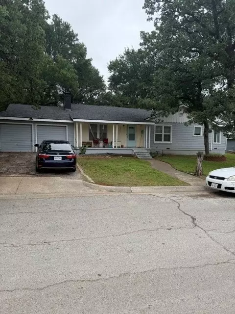 2841 Haynie St, Fort Worth, TX 76112