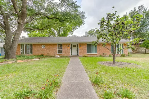 4000 Sundown Dr, Benbrook, TX 76116
