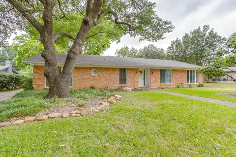 4000 Sundown Dr, Benbrook, TX 76116