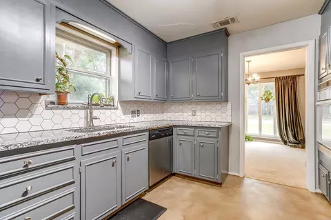 4000 Sundown Dr, Benbrook, TX 76116