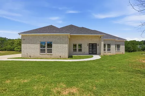 2304 Candlestick Dr, Granbury, TX 76049