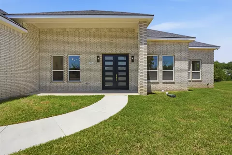2304 Candlestick Dr, Granbury, TX 76049