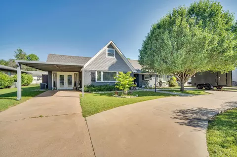 1104 Sheridan Ln, Cleburne, TX 76033