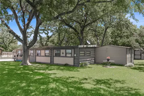 641 S Lamar St, De Leon, TX 76444