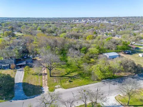 418 E First St, Weatherford, TX 76086