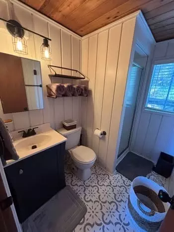 Bath - 49 Doris Ln, Converse, LA 71419 photo 1 of 1