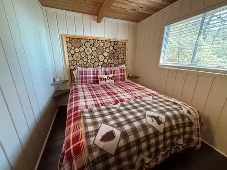 Bedroom - 49 Doris Ln, Converse, LA 71419 photo 1 of 2