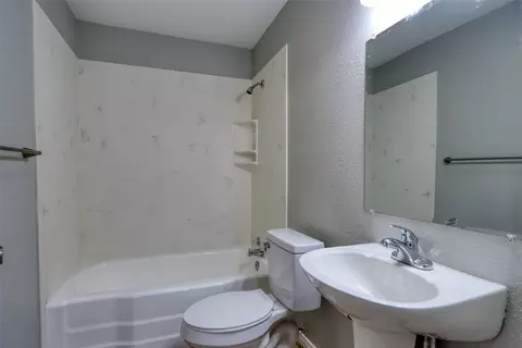Bath - 1545 Reuter Ave, Waco, TX 76708 photo 2 of 2