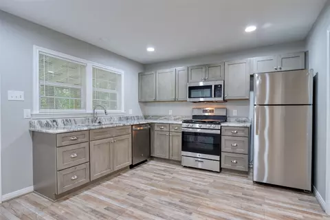 Kitchen - 1545 Reuter Ave, Waco, TX 76708 photo 3 of 3
