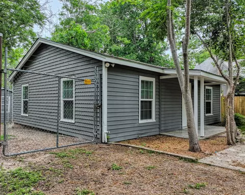 Exterior - 1545 Reuter Ave, Waco, TX 76708 photo 3 of 8