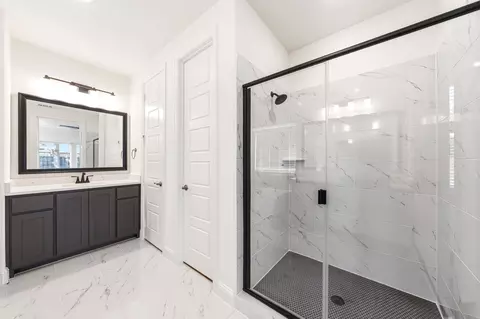 Bath - 819 Beverly Dr, Grapevine, TX 76051 photo 3 of 5