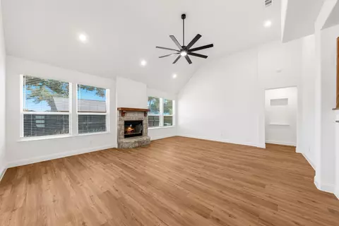 Living - 819 Beverly Dr, Grapevine, TX 76051 photo 2 of 6
